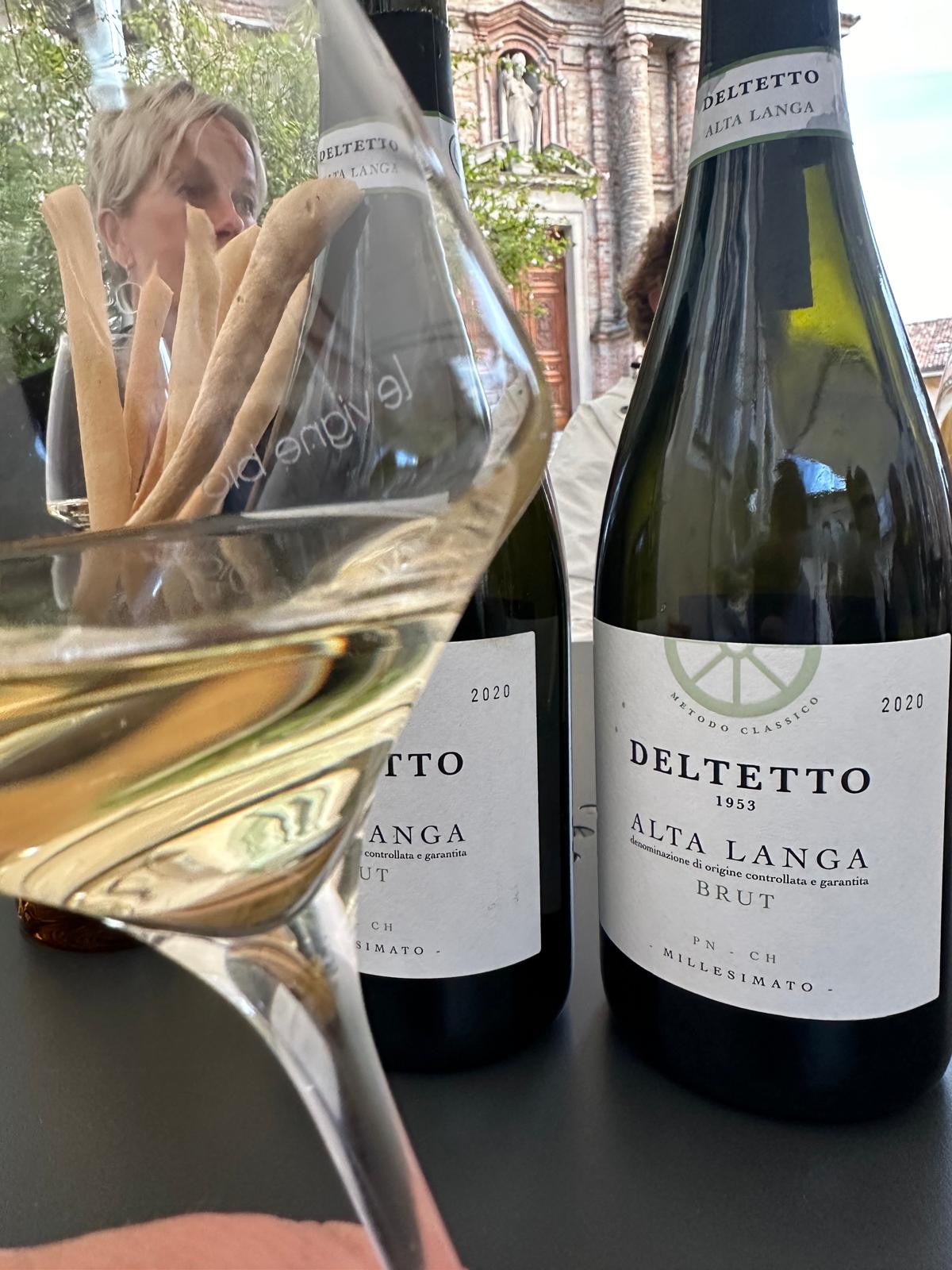 Deltetto Alta Langa Brut - kuuden pullon juhlalaatikko